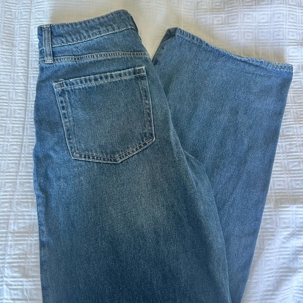 Hollister Women's Ultra High Rise Baggy Jeans - Picture 6 of 8